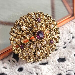 JJ Jonette Vintage purple rhinestones pearls gold tone brooch pin